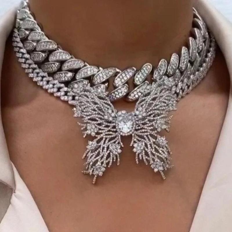 Chains HipHop Big Butterfly Necklace Micro Pave White Green Cubic Zirconia For Women Charm Tennis Chain Choker Luxury Jewelry WholesaleChain
Chains HipHop Big Butterfly Necklace Micro Pave White Green Cubic Zirconia For Women Charm Tennis Chain Choker Luxury Jewelry WholesaleChain