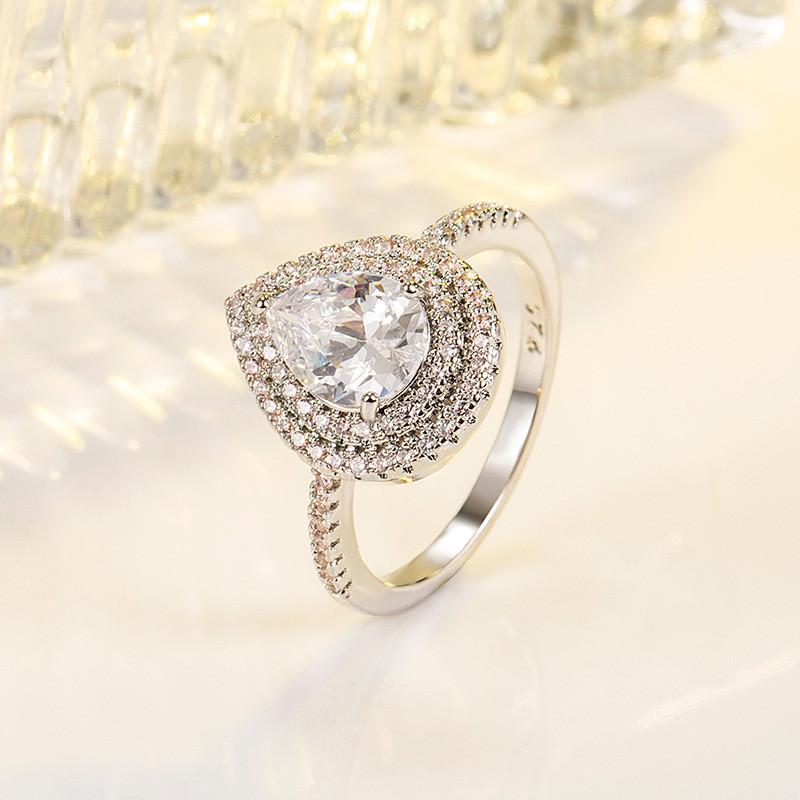 Wedding Rings Fashion Luxury Crystal Engagement Ring For Women Water Drop White Cubic Zirconia Silver Band Party JewerlyWeddingWedding
Wedding Rings Fashion Luxury Crystal Engagement Ring For Women Water Drop White Cubic Zirconia Silver Band Party JewerlyWeddingWedding
