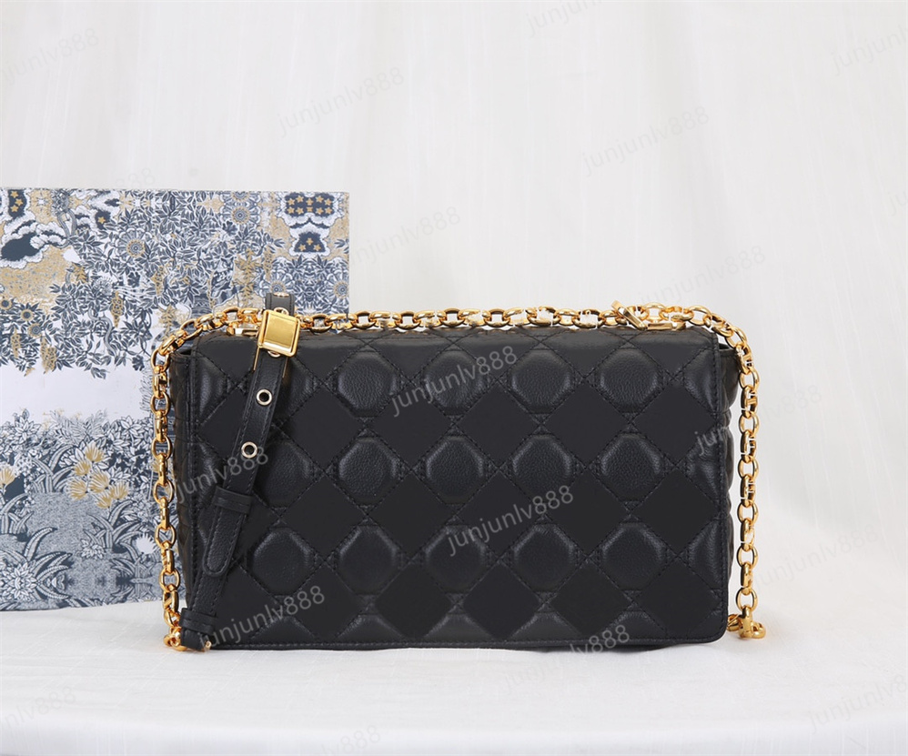 Top leather D saddle bag flip handbag high quality real belt shoulder strap wallets designer bag magnetic metal shoulder bag women's Cross shoulder Wallets, Green
Top leather D saddle bag flip handbag high quality real belt shoulder strap wallets designer bag magnetic metal shoulder bag women's Cross shoulder Wallets, Green