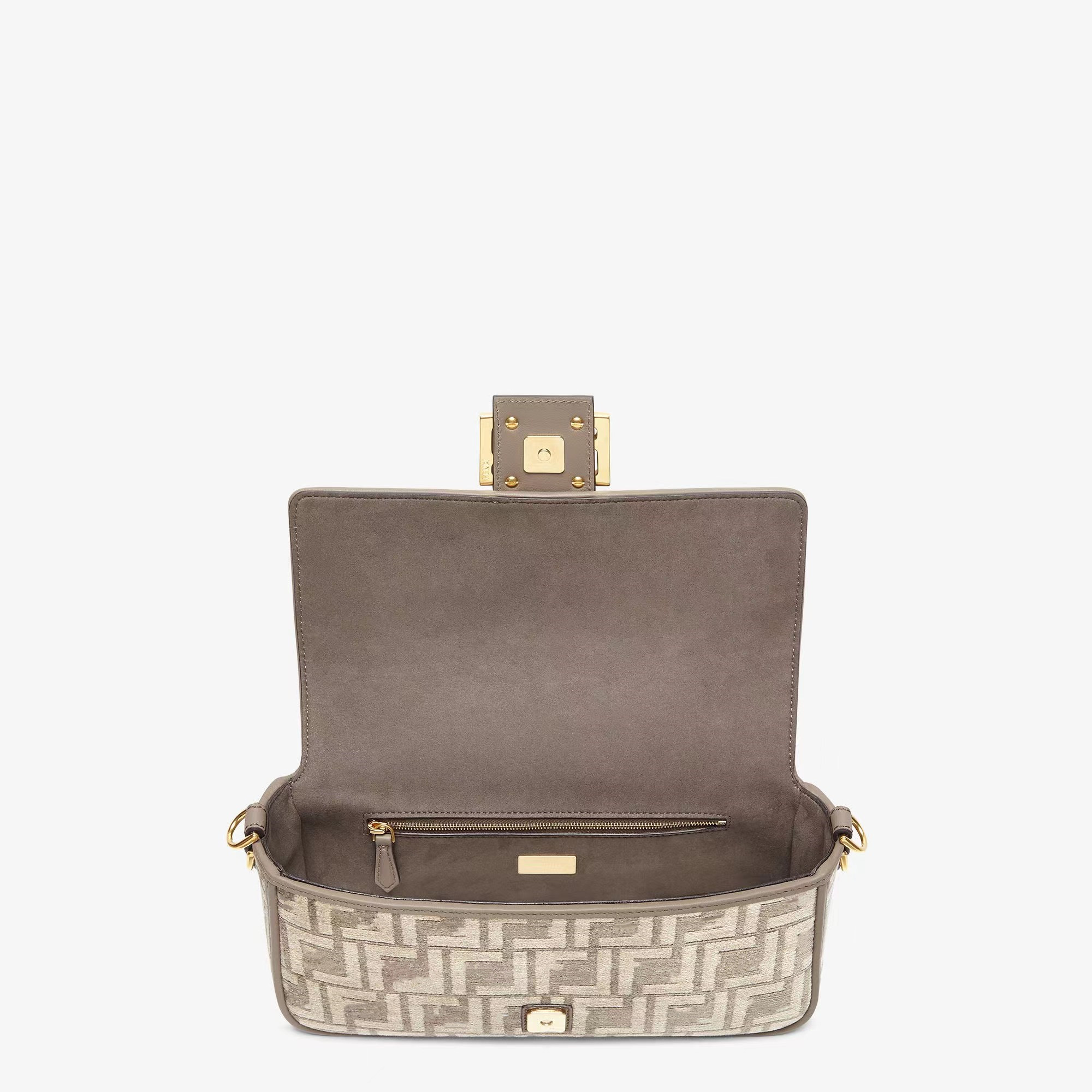 F hmoe 2022 new women's bag dove plush grey baguette bag fashion and elegant temperament, Cream
F hmoe 2022 new women's bag dove plush grey baguette bag fashion and elegant temperament, Cream