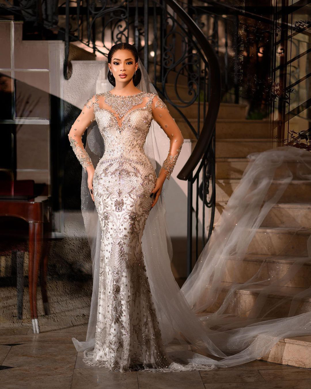 Mermaid Wedding Dress Long Sleeves V Neck Backless Sparkg Appliques Sequins Dias or Length Bridal Gowns Custom Made Vestido de novia