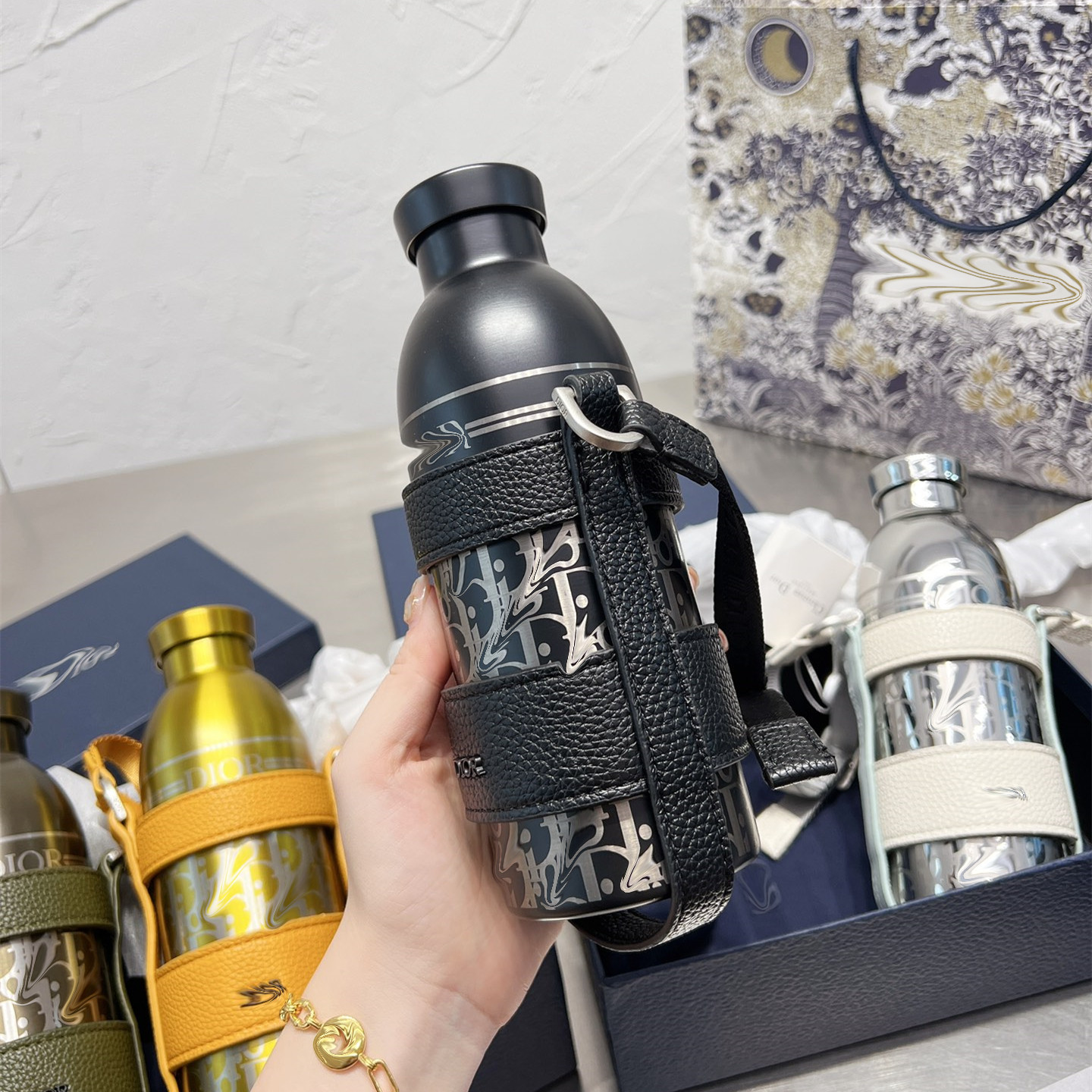 Designer Vacuum Water Bottle Tumbler Letter D Thermal Insulation Mugs Cups Kettle KD2390, As picture
Designer Vacuum Water Bottle Tumbler Letter D Thermal Insulation Mugs Cups Kettle KD2390, As picture
