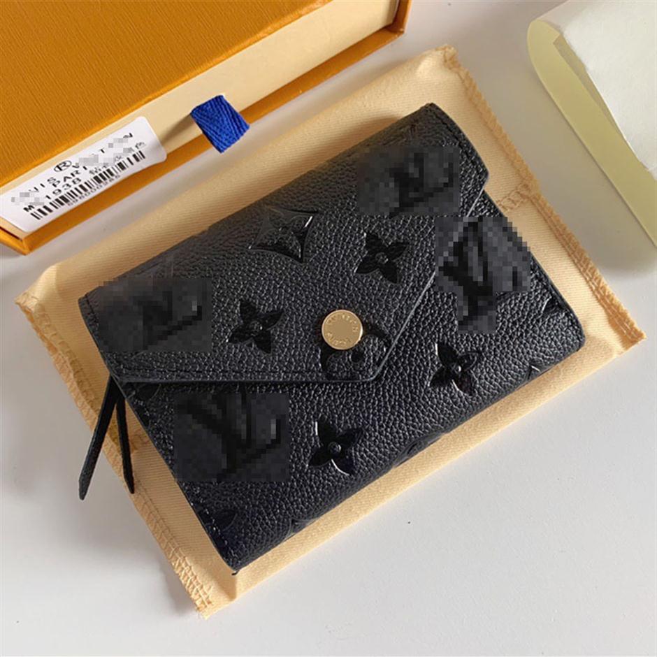 Cowhide Emboss Victorine Fold Short Wallets Coin Purse Top Quality Designer Luxury Clutch Bags Women Lady Fashion Passport Busines262r, Add box
Cowhide Emboss Victorine Fold Short Wallets Coin Purse Top Quality Designer Luxury Clutch Bags Women Lady Fashion Passport Busines262r, Add box