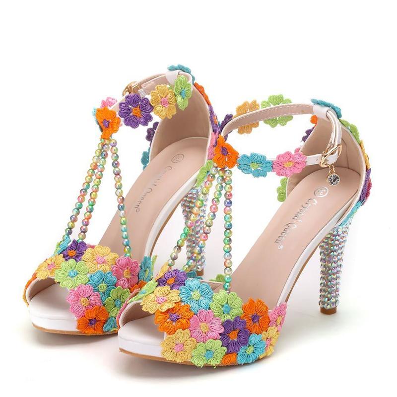 Crystal Queen Ankle Strap Women Sweet Fashion White Colored Floral Stilettos Party Tassel Bridal Wedding Shoes High Heel 220328