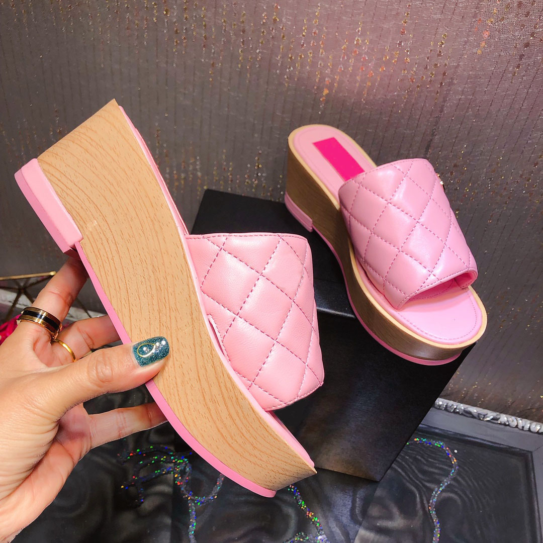 Paris Designer Women Mules Slipper Lambskin Light Pink indoor Sandal Summer luxury Fashion Beach Thick Bottom Non-Slip Shoes
Paris Designer Women Mules Slipper Lambskin Light Pink indoor Sandal Summer luxury Fashion Beach Thick Bottom Non-Slip Shoes