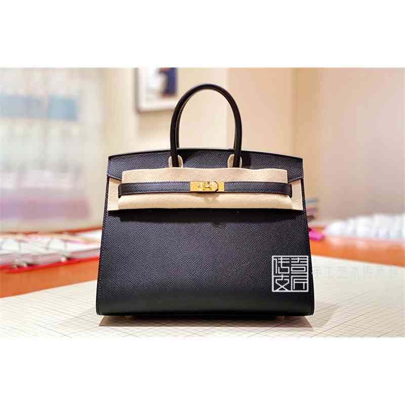 Birkins Designer Handbags 2021 Pure Manual Outer Sewing Bag Epsom Leather Hand Print Black Gold Buckle Bk30cm Herme Handbag Have Logo
Birkins Designer Handbags 2021 Pure Manual Outer Sewing Bag Epsom Leather Hand Print Black Gold Buckle Bk30cm Herme Handbag Have Logo