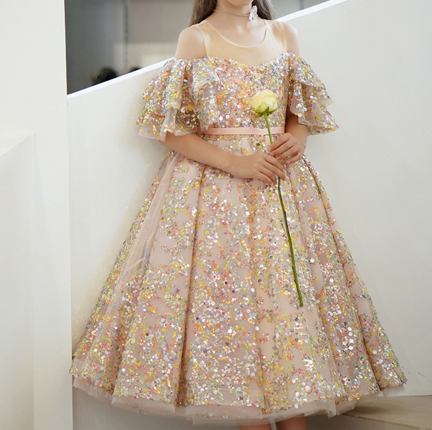 2023 Flower Girls Dresses Sheer Neck Long Sequined Hand Made Flowers Kids Formal Birthday Party Wear Lace Satin Girl Dress for Wedding