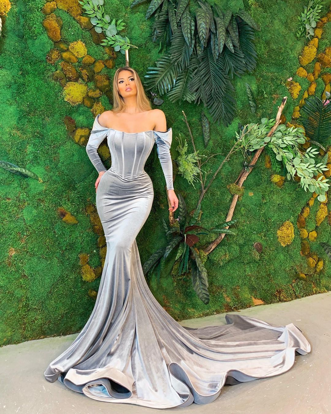 Simple Grey Mermaid Evening Dresses Velvet Sweep Train Prom Dresses Long Sleeves Scoop Ruffles Celebrity Women Formal Party Pageant Gowns