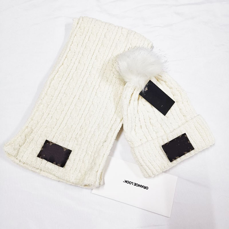 2022 Women Pom Poms Beanie Warm Knitted Bobble Fur Pompom Hat and Scarf Set Men's Real Raccoon Pompon Winter Hat Skullies
2022 Women Pom Poms Beanie Warm Knitted Bobble Fur Pompom Hat and Scarf Set Men's Real Raccoon Pompon Winter Hat Skullies