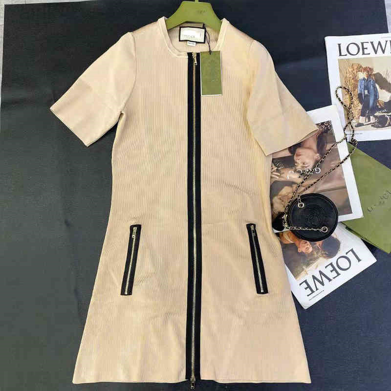 Wholesale custom 70% OFF Early spring new Kaiyuan collar zipper commuting solid color leisure lazy slim fit cardigan short sleeved dress, Creamy-white
Wholesale custom 70% OFF Early spring new Kaiyuan collar zipper commuting solid color leisure lazy slim fit cardigan short sleeved dress, Creamy-white