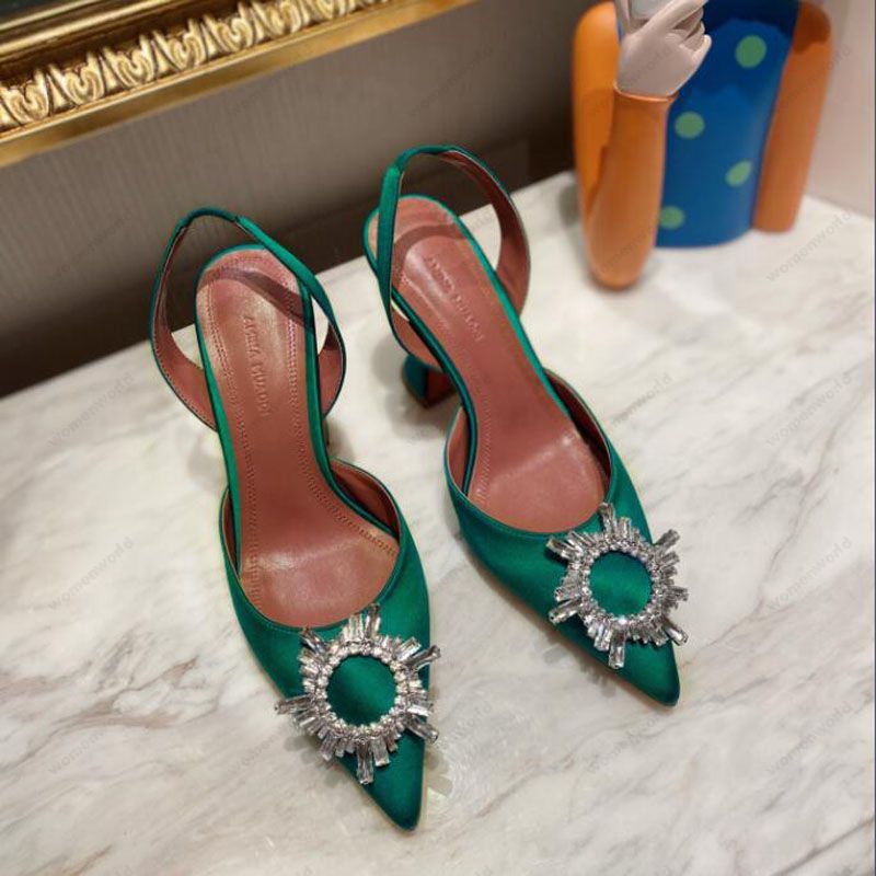 Luxury Designer Amina Muaddi Womens sandals leather sole designer high heels 10cm diamond chain decoration silk wedding sexy banquet women turquoise Satin shoes, Only a shoe box
Luxury Designer Amina Muaddi Womens sandals leather sole designer high heels 10cm diamond chain decoration silk wedding sexy banquet women turquoise Satin shoes, Only a shoe box