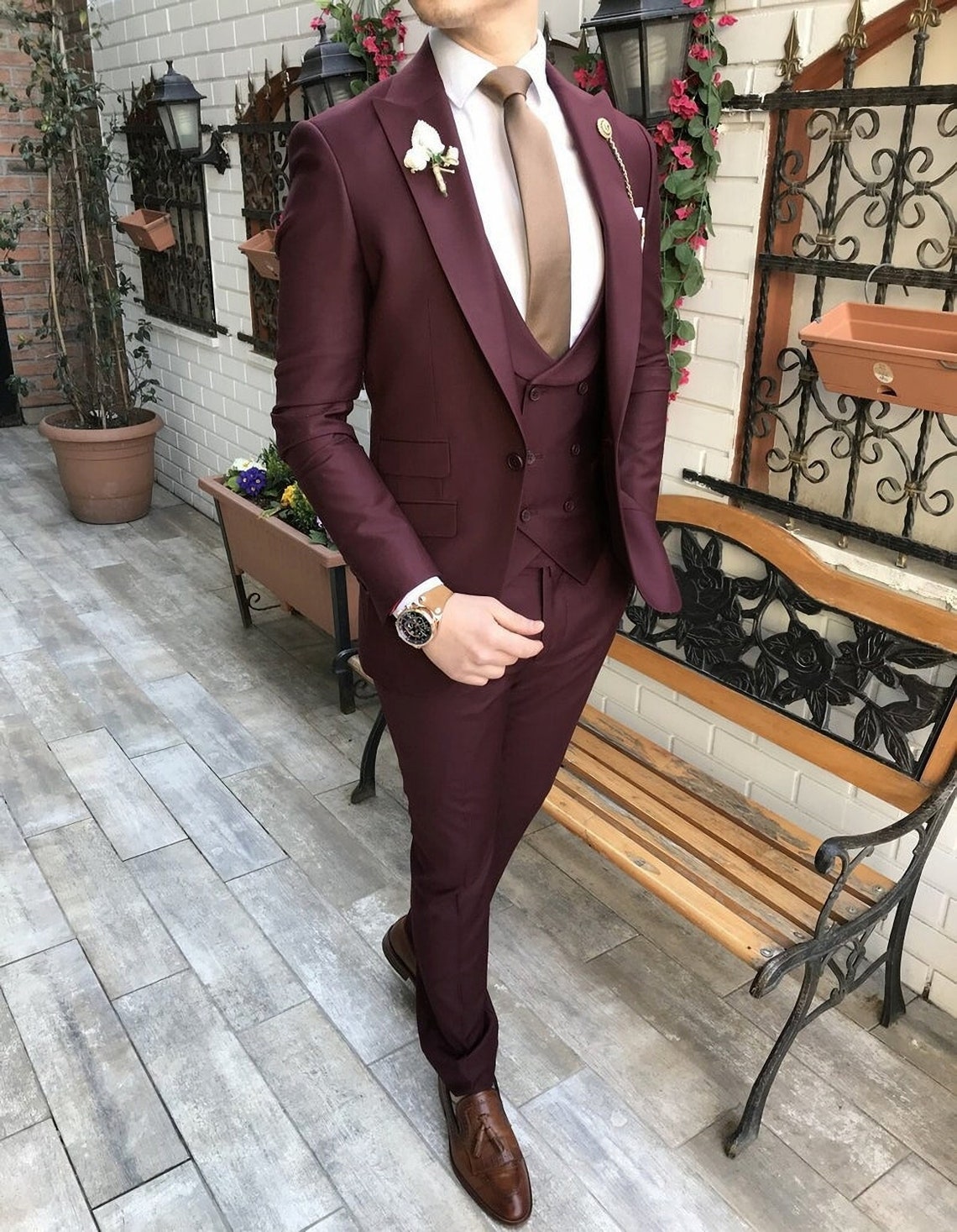 Burgundy Mens Wedding Tuxedos Peaked Lapel One Button Slim Fit Groom Wear 2 Piece Handome Groomsmen Dinner Prom Evening Party Blazer Jacket Pants