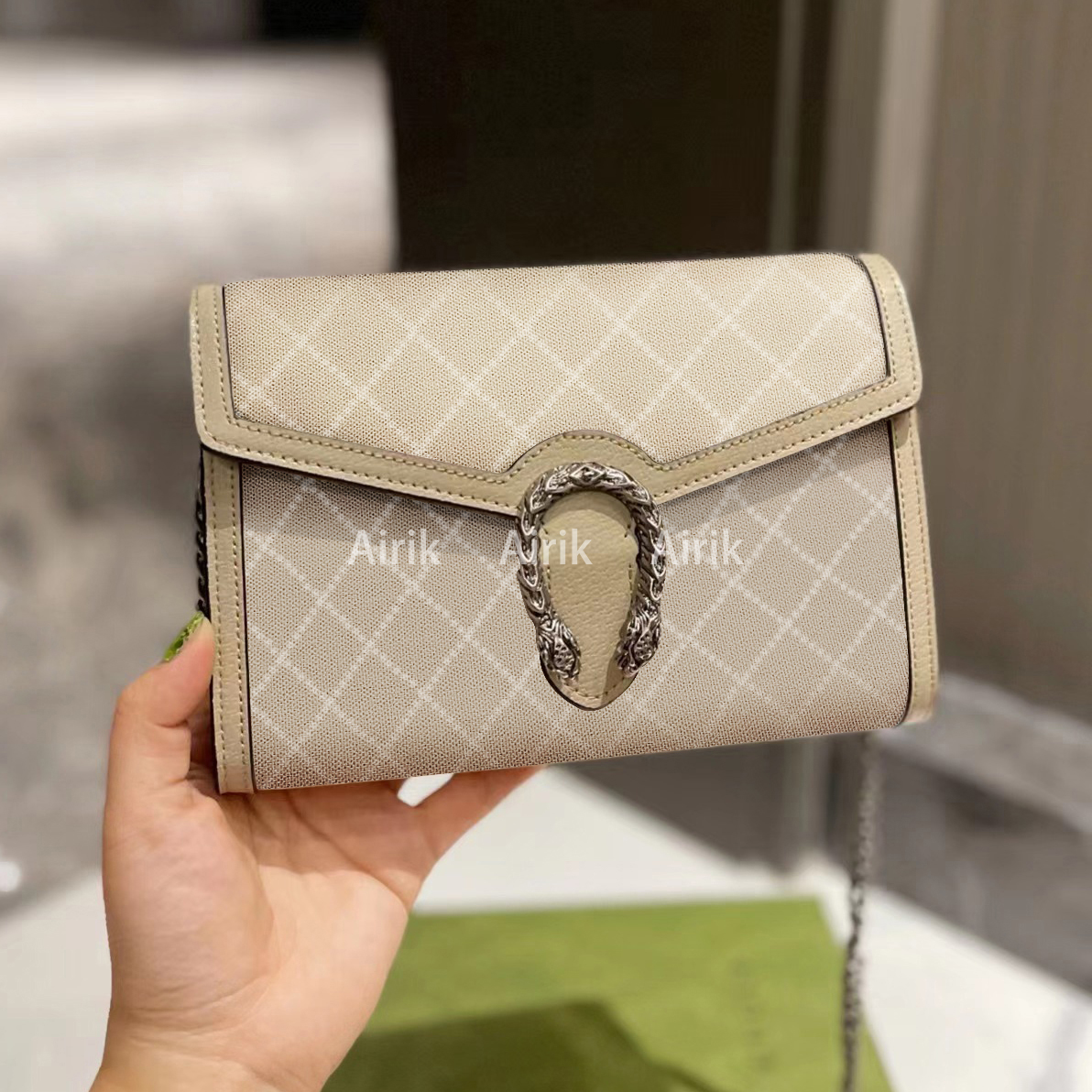Classic Designer Bag Women Chain Wallet Luxury Handbag Crossbag 421970 Famous Brand Shoulder Bags Crossbodys Leather Clutch 499623, Other colors
Classic Designer Bag Women Chain Wallet Luxury Handbag Crossbag 421970 Famous Brand Shoulder Bags Crossbodys Leather Clutch 499623, Other colors