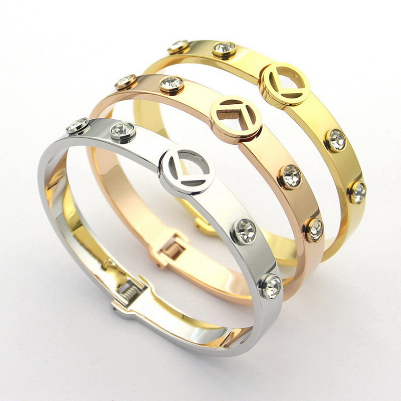 Europe America Fashion Brand Jewelry Lady Women Stainless steel Four Diamond Hollow Out Engraved Letter 18K Gold Bangle Bracelet
Europe America Fashion Brand Jewelry Lady Women Stainless steel Four Diamond Hollow Out Engraved Letter 18K Gold Bangle Bracelet