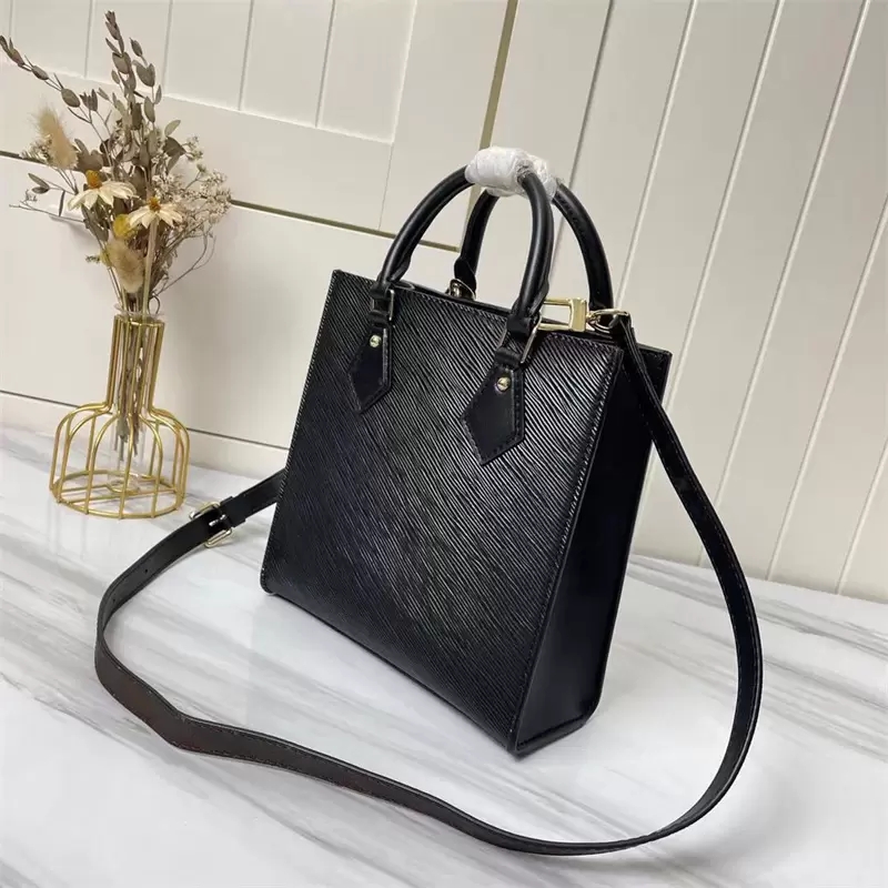 Designer Crossbody Shoulder Bags Totes bag Handbags Luxury Cross body Handbag Fashion High-quality Genuine leather stripe Diagonal stripes 2 colors
Designer Crossbody Shoulder Bags Totes bag Handbags Luxury Cross body Handbag Fashion High-quality Genuine leather stripe Diagonal stripes 2 colors