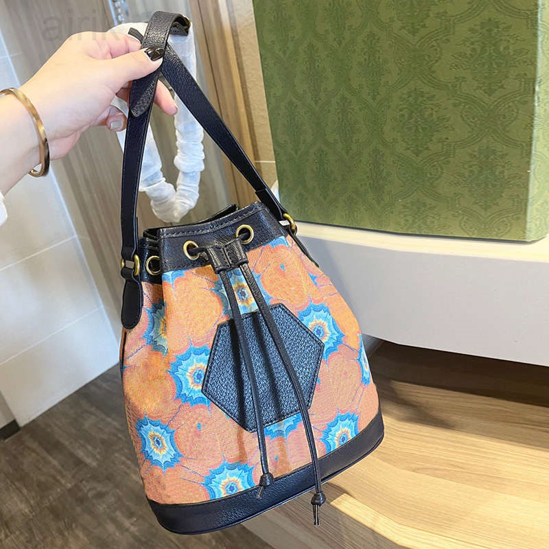 Luxurys Drawstring bag Letter Printing Handbag Crossbody Canvas Leahter Mini Bucket Bags Flower Purses Women Men String handbags With Box, Beige
Luxurys Drawstring bag Letter Printing Handbag Crossbody Canvas Leahter Mini Bucket Bags Flower Purses Women Men String handbags With Box, Beige