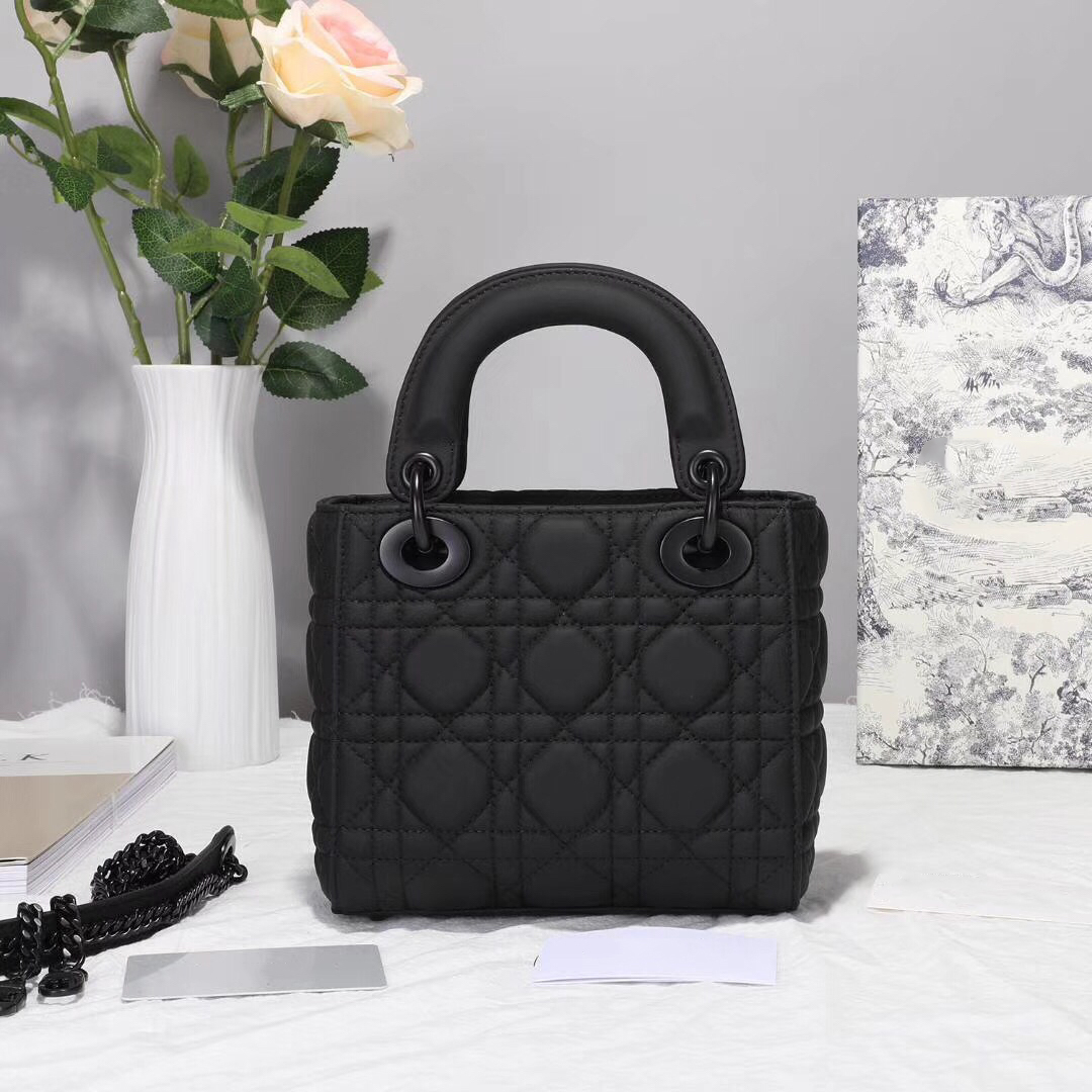 5A top luxury designer purse hot bag cross shoulder wallet bamboo Fashion Lady Diana handbag lady letter popular handbags, Black sheepskin
5A top luxury designer purse hot bag cross shoulder wallet bamboo Fashion Lady Diana handbag lady letter popular handbags, Black sheepskin