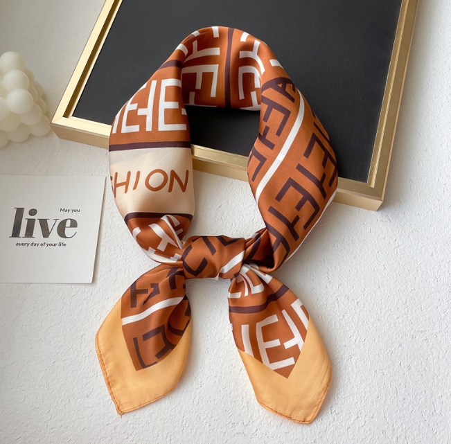 70-70cm Designer Letters Floral Silk Scarf Headband Women Fashion Long Handle Bag Scarves Shoulder Tote Luggage Ribbon Head Wraps
70-70cm Designer Letters Floral Silk Scarf Headband Women Fashion Long Handle Bag Scarves Shoulder Tote Luggage Ribbon Head Wraps