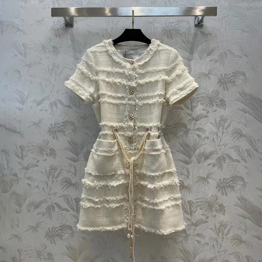 High quality Tweed work dress beige color designer clothes women short sleeves slim design above knee with pearl waist chain female quilting seam vintage dress, Ivory
High quality Tweed work dress beige color designer clothes women short sleeves slim design above knee with pearl waist chain female quilting seam vintage dress, Ivory