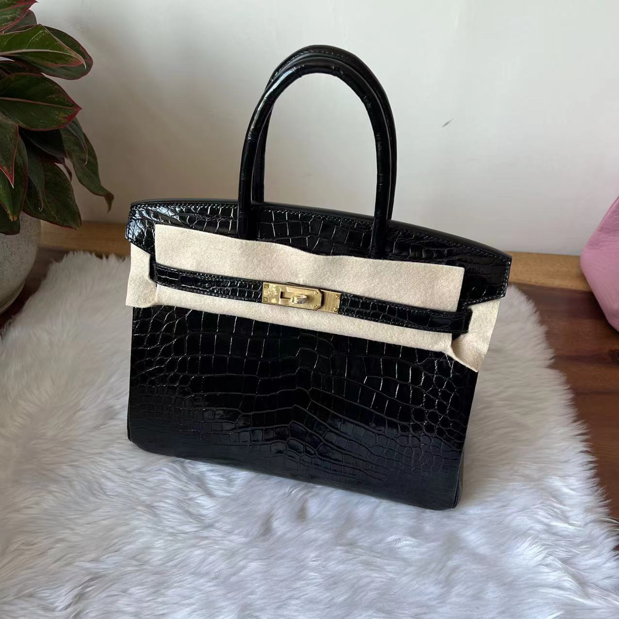 Crocodile leather bags alligator handbags Custom handmade bags high quality shiny makeup Shell tote women handbag purse Luxury Designer Onthego Totes Bag Sling, Yellow
Crocodile leather bags alligator handbags Custom handmade bags high quality shiny makeup Shell tote women handbag purse Luxury Designer Onthego Totes Bag Sling, Yellow