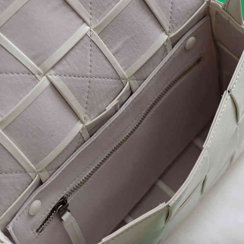 Original Edition Designer Fashion bags Venetas'ss Handbag Bottegas's Cassette female 2022 Plaid woven pillow Silver Triangle buckle Single Shoulder Messenger B v, Full skin pink
Original Edition Designer Fashion bags Venetas'ss Handbag Bottegas's Cassette female 2022 Plaid woven pillow Silver Triangle buckle Single Shoulder Messenger B v, Full skin pink