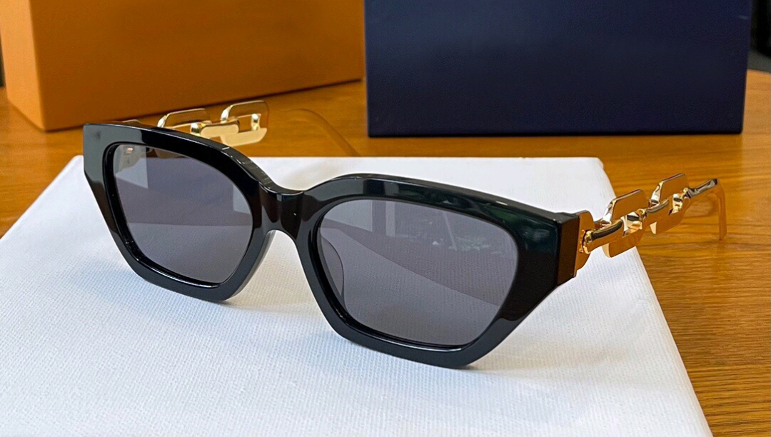 Designer Cat Eye Sunglasses for Women Black Gold/Grey Lenses Sun Glasses Ladies Fashion Sunglasses UV400 Eyewear with box
Designer Cat Eye Sunglasses for Women Black Gold/Grey Lenses Sun Glasses Ladies Fashion Sunglasses UV400 Eyewear with box