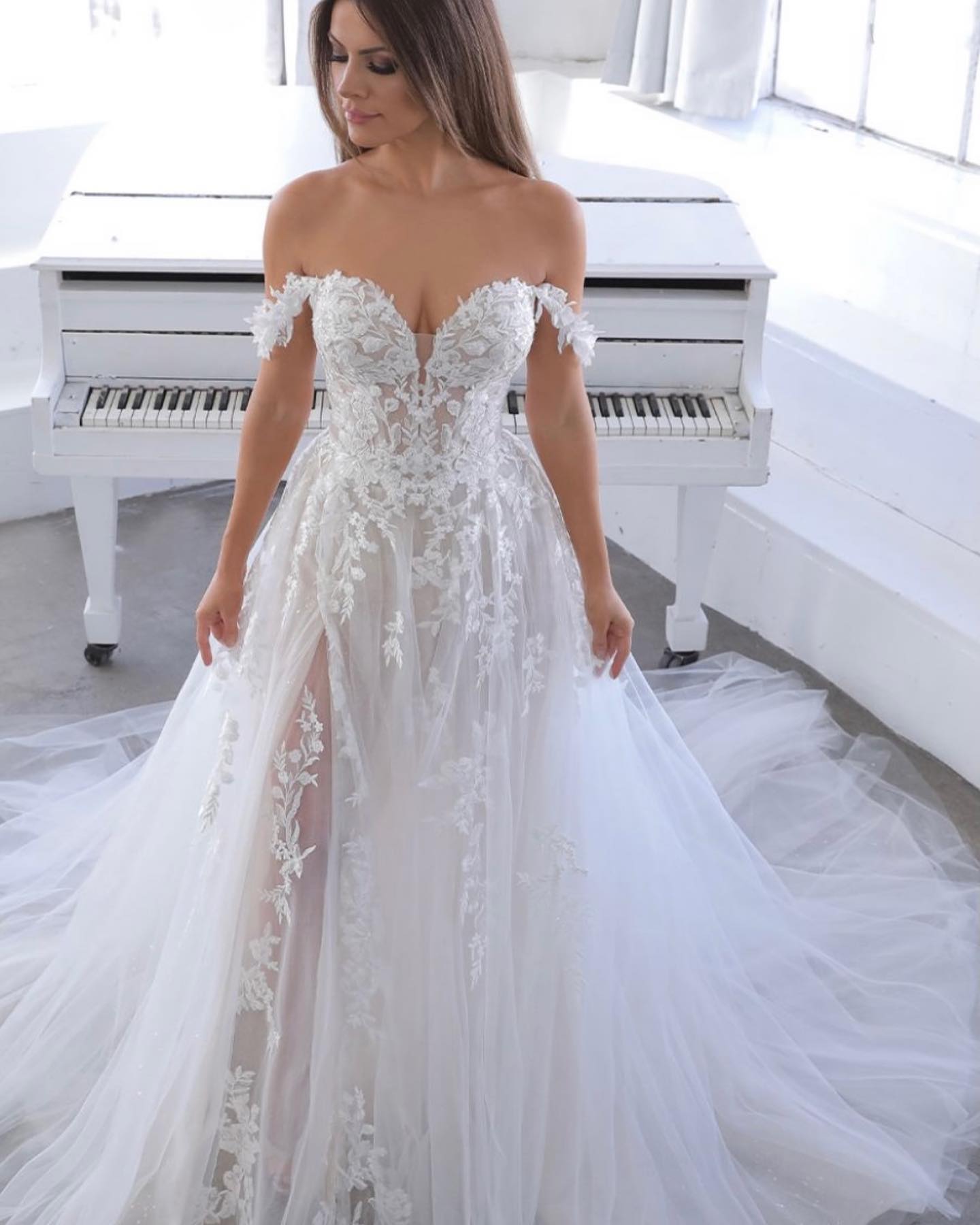 Bohemian 2022 Lace Wedding Dress Off The Shoulder Sexy Split Appliqued Boho Bridal Dresses A Line Wedding Gowns Vestido de Noiva