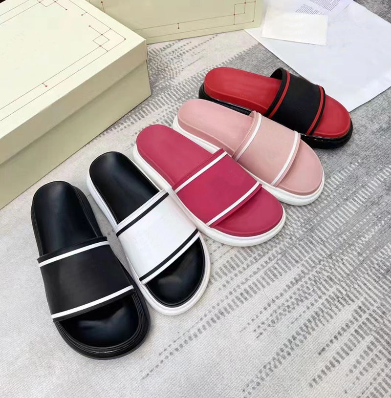 Top Quality Fashion Women Sandals Rubber Leather Slippers Summer Flat Stylist Slides Ladies Beach Sandal Party Wedding Slipper With Box
Top Quality Fashion Women Sandals Rubber Leather Slippers Summer Flat Stylist Slides Ladies Beach Sandal Party Wedding Slipper With Box