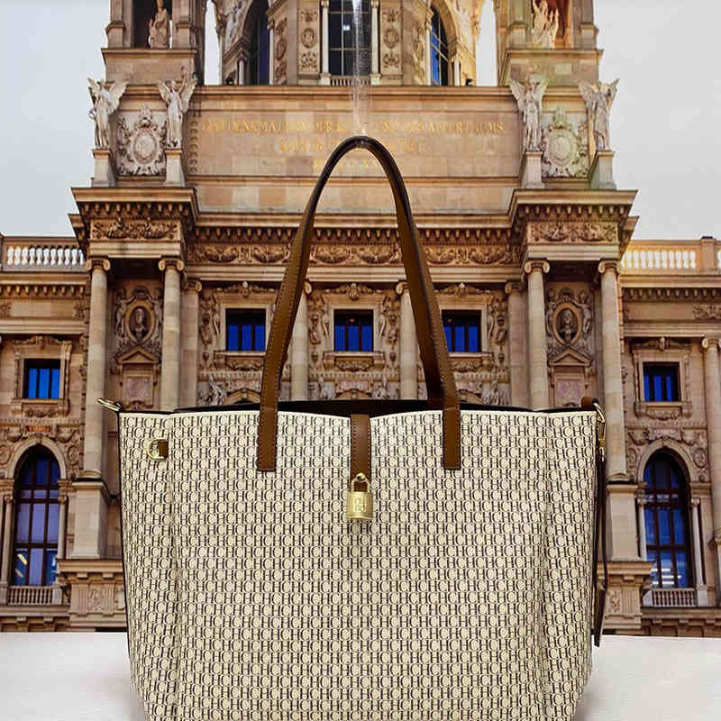 Very Charming Women's Large Capacity Portable Tote Bag Metal Lock Zipper Leather CH CHHC 220809, 210505-white
Very Charming Women's Large Capacity Portable Tote Bag Metal Lock Zipper Leather CH CHHC 220809, 210505-white