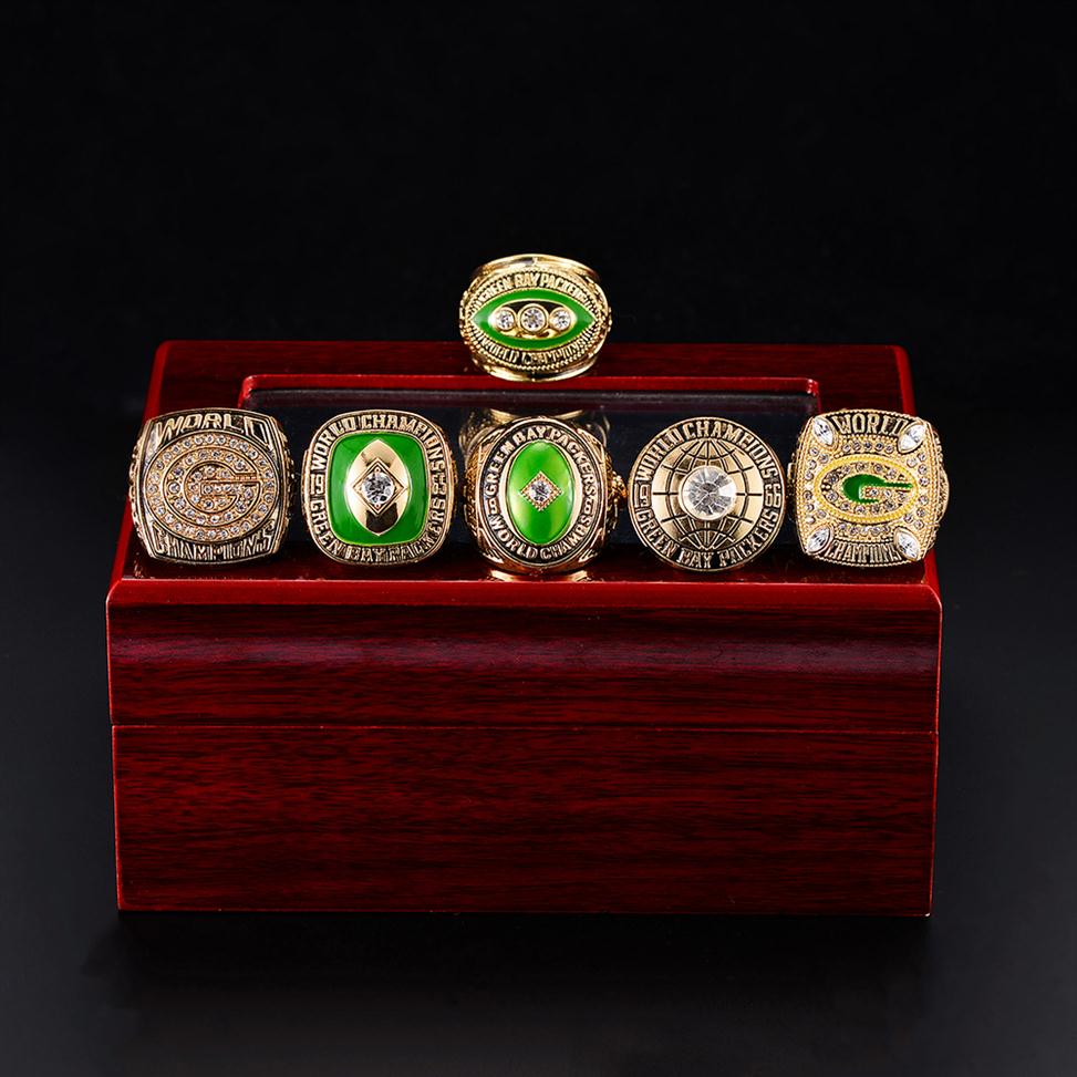 6pcs/set Whole Rugby Championship Ring 2019 Wisconsin Football Ring Rugby Rings High Quality Souvenir Jewelry Fan Gift US SIZE304A
6pcs/set Whole Rugby Championship Ring 2019 Wisconsin Football Ring Rugby Rings High Quality Souvenir Jewelry Fan Gift US SIZE304A