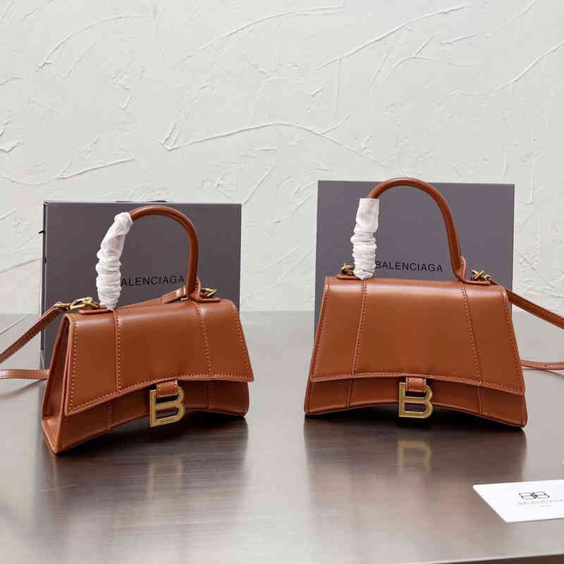 Portable balencaigass Shoulder Designer 2022 Bags Paris B-shaped Leather Messenger Hourglass One Bag Crocodile Pattern Bag OYLF, White gold buckle
Portable balencaigass Shoulder Designer 2022 Bags Paris B-shaped Leather Messenger Hourglass One Bag Crocodile Pattern Bag OYLF, White gold buckle