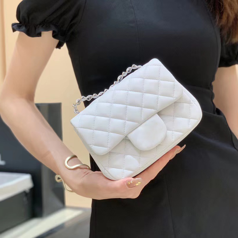 Original Quality Classic Diamond Lattice Sheepskin Mini Flap Bag Designer Women Cross Body Bags 17CM Luxuries Designers Chains Shoulder Bags With Box C009
Original Quality Classic Diamond Lattice Sheepskin Mini Flap Bag Designer Women Cross Body Bags 17CM Luxuries Designers Chains Shoulder Bags With Box C009