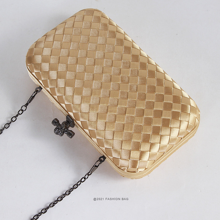 2025 NEW Retro Handmade Small Woven Clutch Banquet Handbag Lady Womens Silk Flap Chain het Hand Bag Dinner Party 220630 original design