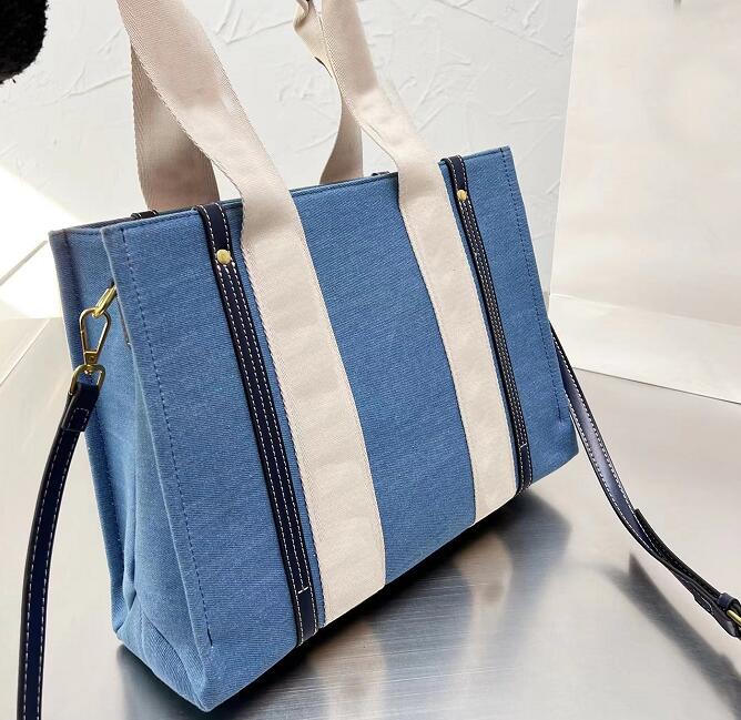 Shoulder Bags Designer Women Canvas Handbag Crossbody Bag Leather Clutch Totes Handbags Classical Letter Casual Womens Large capacity, Blue
Shoulder Bags Designer Women Canvas Handbag Crossbody Bag Leather Clutch Totes Handbags Classical Letter Casual Womens Large capacity, Blue