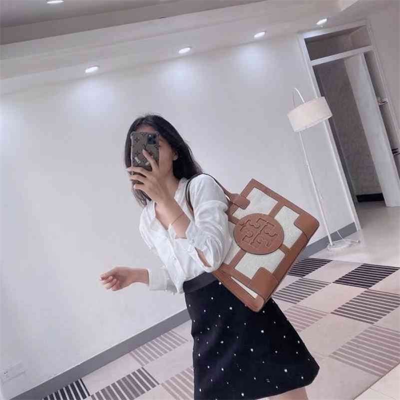 one Designer Burchs women' Bags Torys houlder Gemini color matching portable large capacity leather canva zipper tote hopping Handbags 2E3C, Sky blue
one Designer Burchs women' Bags Torys houlder Gemini color matching portable large capacity leather canva zipper tote hopping Handbags 2E3C, Sky blue