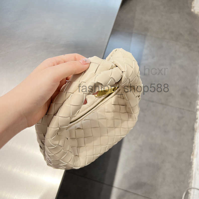 Top designer Jodie Bags Luxury Zipper Clutch Woven Intrecciato Leather Bag Fashion Shoulder Lady Hobo Hand Clutch Soft Tote quality
Top designer Jodie Bags Luxury Zipper Clutch Woven Intrecciato Leather Bag Fashion Shoulder Lady Hobo Hand Clutch Soft Tote quality