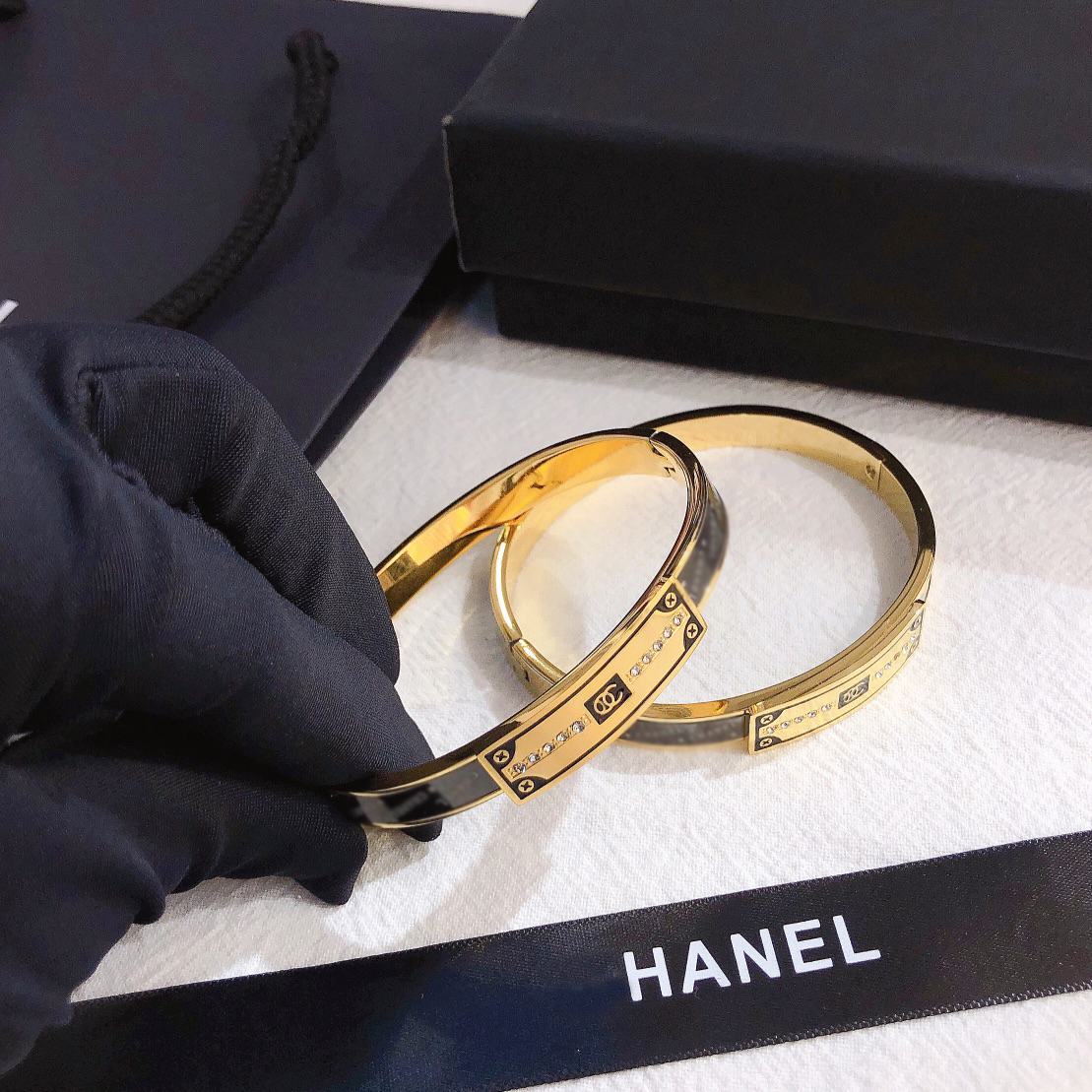 Fashion Style Bracelets Women Bangle Designer Letter Jewelry Crystal 18K Gold Plated Stainless steel Wristband Cuff Wedding Lovers Gift Bracelet S244
Fashion Style Bracelets Women Bangle Designer Letter Jewelry Crystal 18K Gold Plated Stainless steel Wristband Cuff Wedding Lovers Gift Bracelet S244