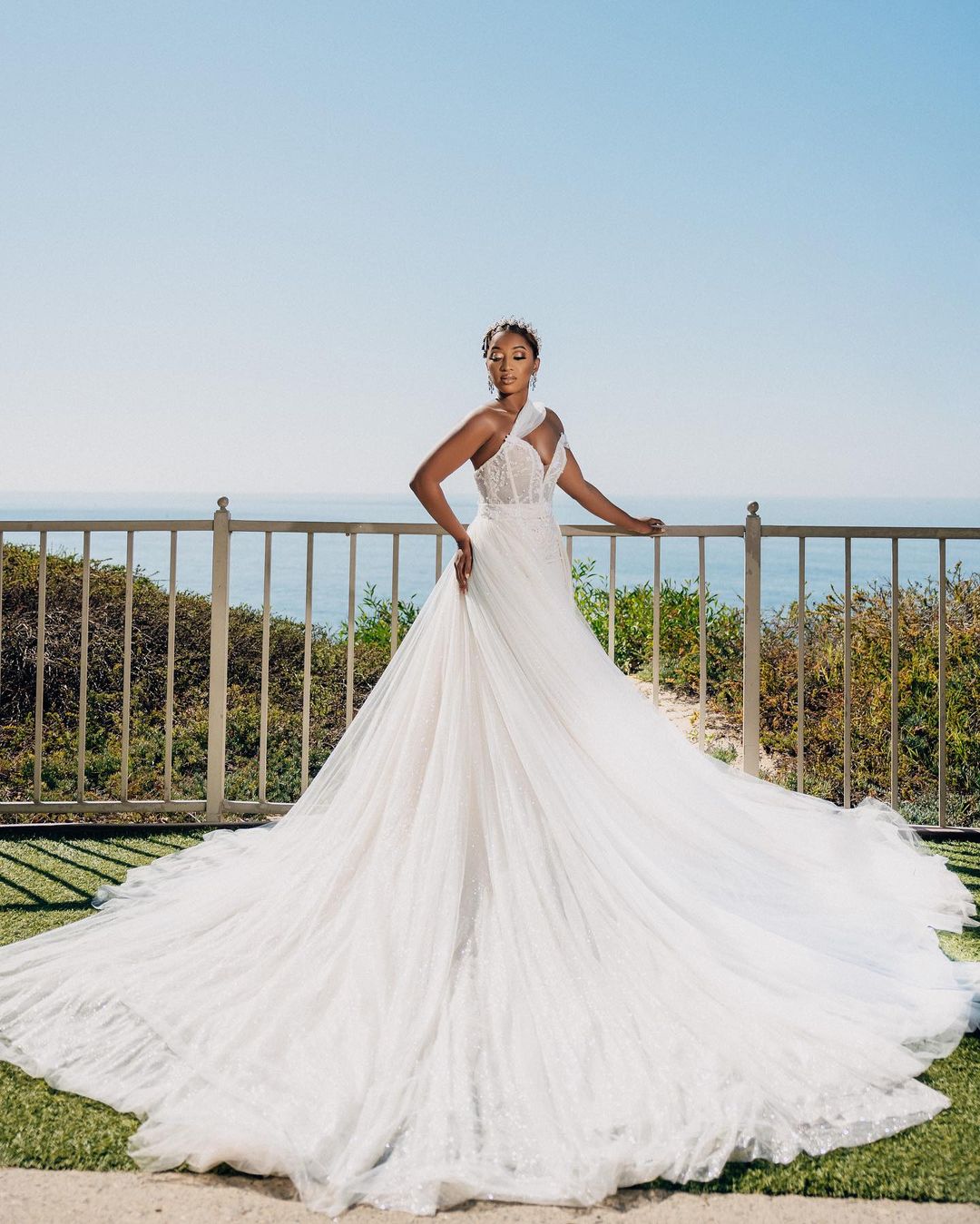 Luxury Mermaid Wedding Dresses Off Shoulder Short Sleeve Lace Crystal Beaded Sexy Illusion Bride Dress Wedding Gowns Custom Made