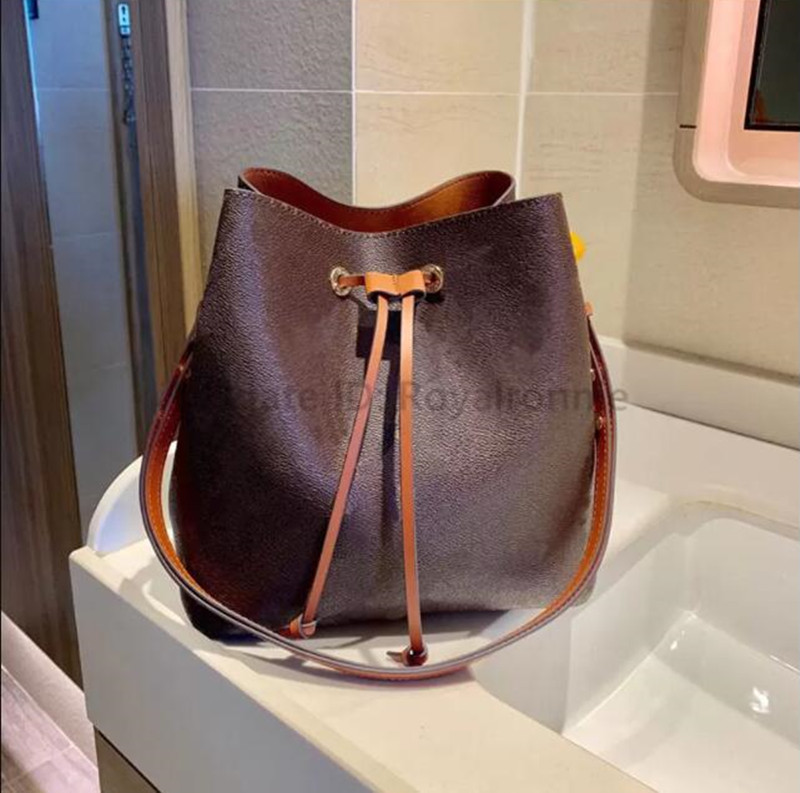 Stunning Luxurys Designers Drawstring Bags Bucket Handbags String Shoulder Bags Letter Florals Women Totes Fashion Leather CrossBody Clutch Printed Big Small, No bags
Stunning Luxurys Designers Drawstring Bags Bucket Handbags String Shoulder Bags Letter Florals Women Totes Fashion Leather CrossBody Clutch Printed Big Small, No bags