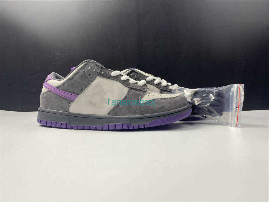 Shoes High Quality Skateboard Duks Low Pro purple pigeon Light Graphite/Prism Violet Furky Suede Leather Outdoor Trainers, All with original symbol
Shoes High Quality Skateboard Duks Low Pro purple pigeon Light Graphite/Prism Violet Furky Suede Leather Outdoor Trainers, All with original symbol