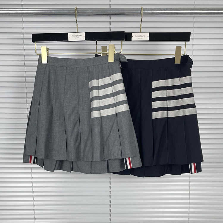 727f 2022 Fashion Design Brands Tb Thom s Women Above Knee Mini Striped Casual Summer Wool Cotton Short Pleated Skirt, Gray
727f 2022 Fashion Design Brands Tb Thom s Women Above Knee Mini Striped Casual Summer Wool Cotton Short Pleated Skirt, Gray
