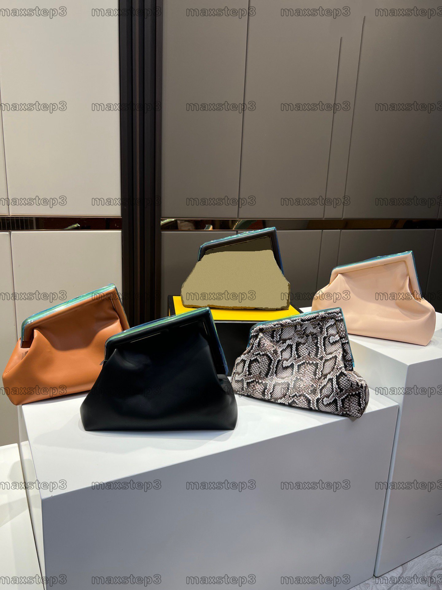 Classic First Medium Leather Clutch Bag Designer Handbag Women Luxurys Fur Shoulder Bags Large Capacity Purse Crossbody
Classic First Medium Leather Clutch Bag Designer Handbag Women Luxurys Fur Shoulder Bags Large Capacity Purse Crossbody