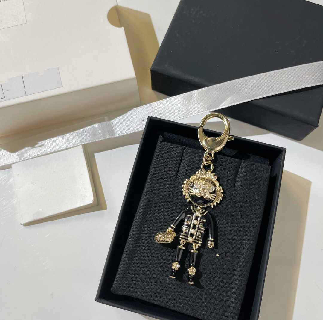 Luxury brand,Car key chain pendant, small animal Black gold Lion handbag brooch pendant Premium Gift belt box Card Ribbon keychains
Luxury brand,Car key chain pendant, small animal Black gold Lion handbag brooch pendant Premium Gift belt box Card Ribbon keychains