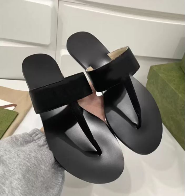 2022 Designer woman Slippers men slipper Gear bottoms Flip Flops women luxury sandals fashion causal flip flop size 35-42
2022 Designer woman Slippers men slipper Gear bottoms Flip Flops women luxury sandals fashion causal flip flop size 35-42
