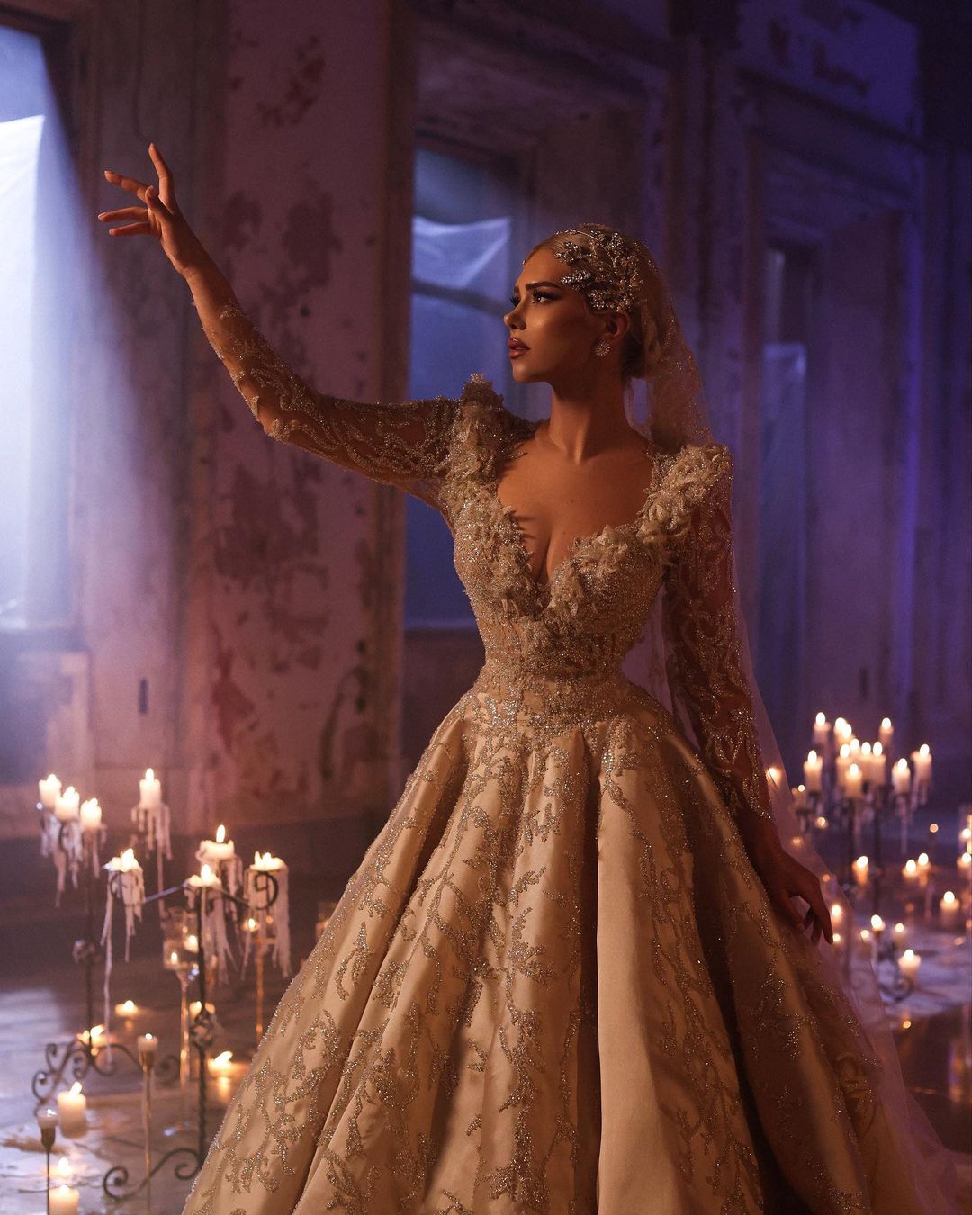 Glitter Elegant Ball Gown Wedding Dresses Long Sleeves V Neck Sequins 3D Appliques Beads Lace Ruffles or Length Bridal Gowns Plus Size robes de soiree