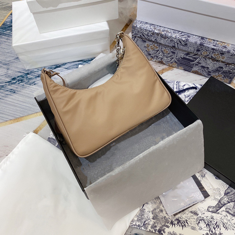 women's luxury three-in-one With dust bag shoulder woman messenger bags women handbag nylon bag 2022 Classic
women's luxury three-in-one With dust bag shoulder woman messenger bags women handbag nylon bag 2022 Classic