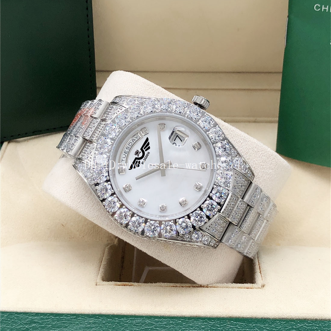 Watch Full diamond white dail President 228238 228239 Sapphire Big Diamond Bezel 43mm 18K men automatic Wristwatches With Original Box
Watch Full diamond white dail President 228238 228239 Sapphire Big Diamond Bezel 43mm 18K men automatic Wristwatches With Original Box