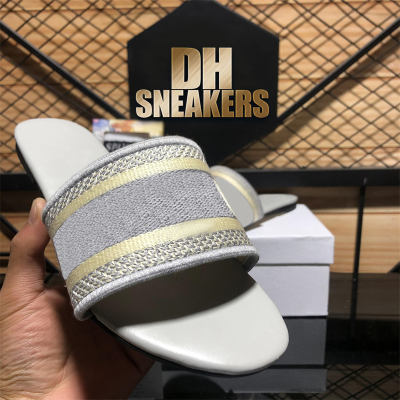 22ss embroidery designer slipper sandal womans summer outdoor pantoufle Non-Slip sliders black multicolor ladys beach sandals shoes flat bottoms slides with box, 33 #
22ss embroidery designer slipper sandal womans summer outdoor pantoufle Non-Slip sliders black multicolor ladys beach sandals shoes flat bottoms slides with box, 33 #