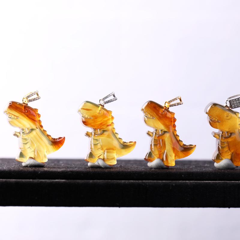 Pendant Necklaces Wanfu Myanmar Amber Design Style Three-dimensional Small Dinosaur Carving Collarbone Chain Necklace Bag Car Hanging Cute
Pendant Necklaces Wanfu Myanmar Amber Design Style Three-dimensional Small Dinosaur Carving Collarbone Chain Necklace Bag Car Hanging Cute