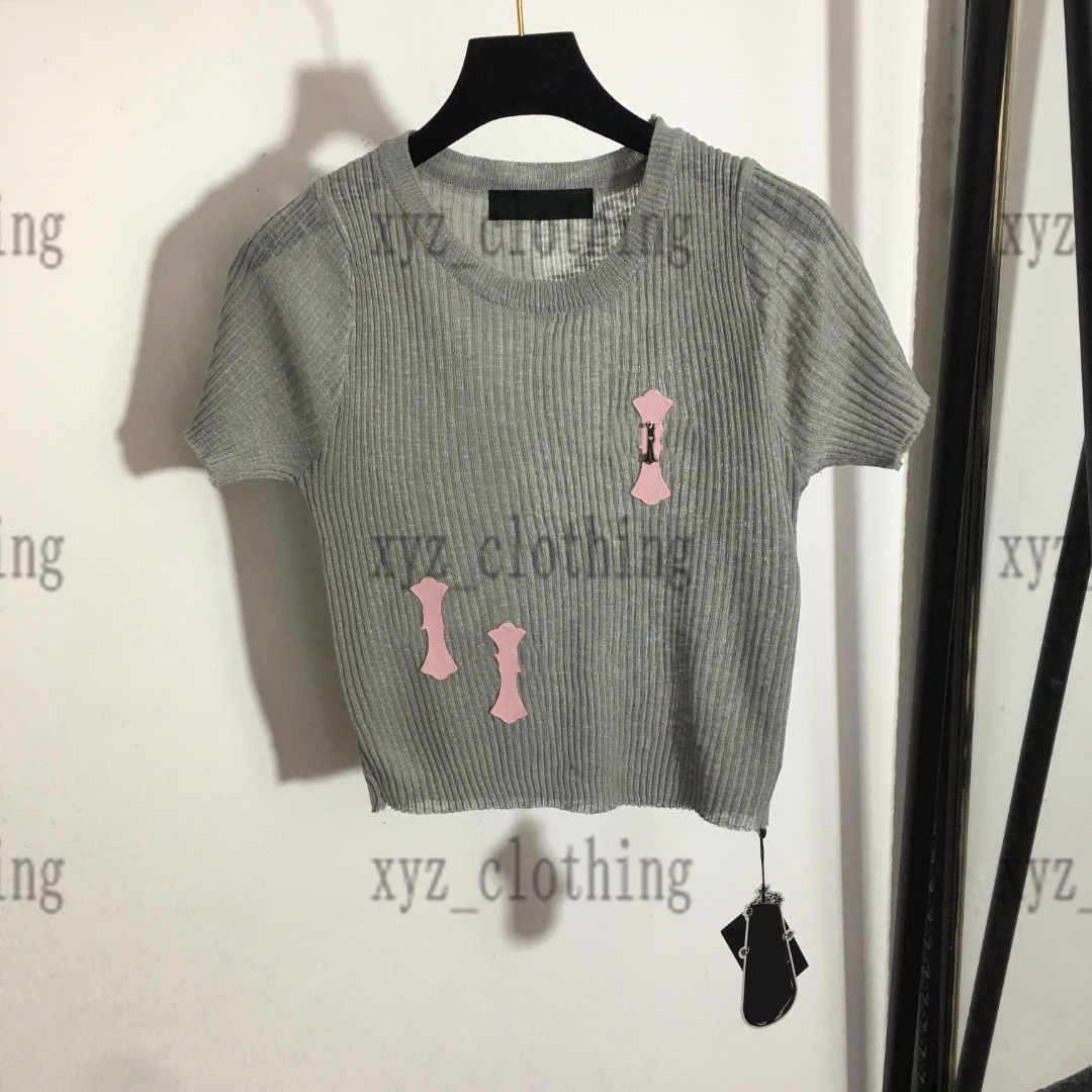 high-end womens t shirts newly gray knitted t-shirts Thin slim all-match short-sleeved knitted sweater top 2022 summer designer women short tees high elasticity tops, 01
high-end womens t shirts newly gray knitted t-shirts Thin slim all-match short-sleeved knitted sweater top 2022 summer designer women short tees high elasticity tops, 01